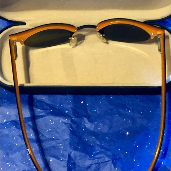 ?AUTH BCBG Vintage CAT EYE SUNGLASSES ? main image 4